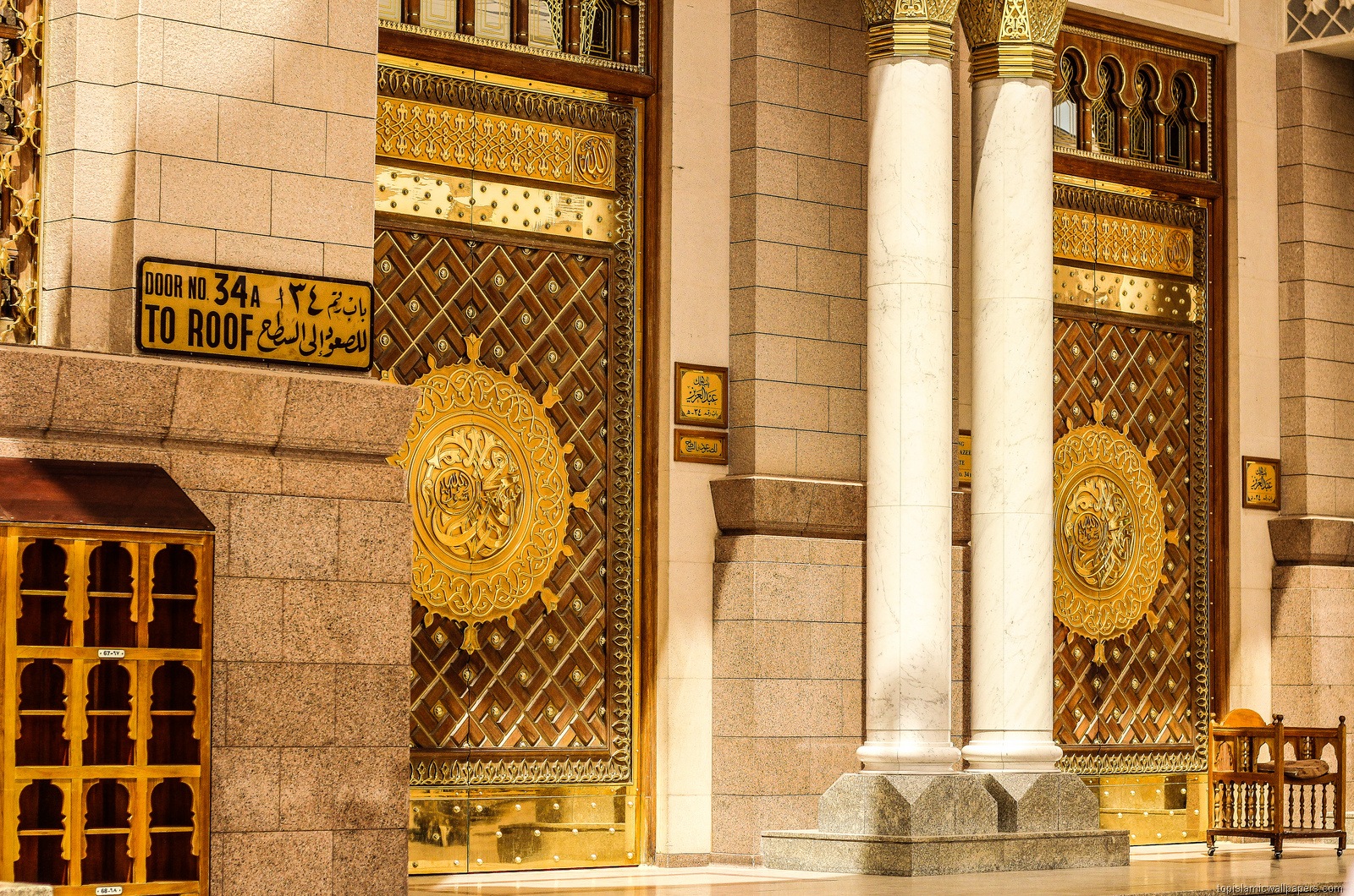 Prophet's Mosque Entrance - HD Wallpaper 