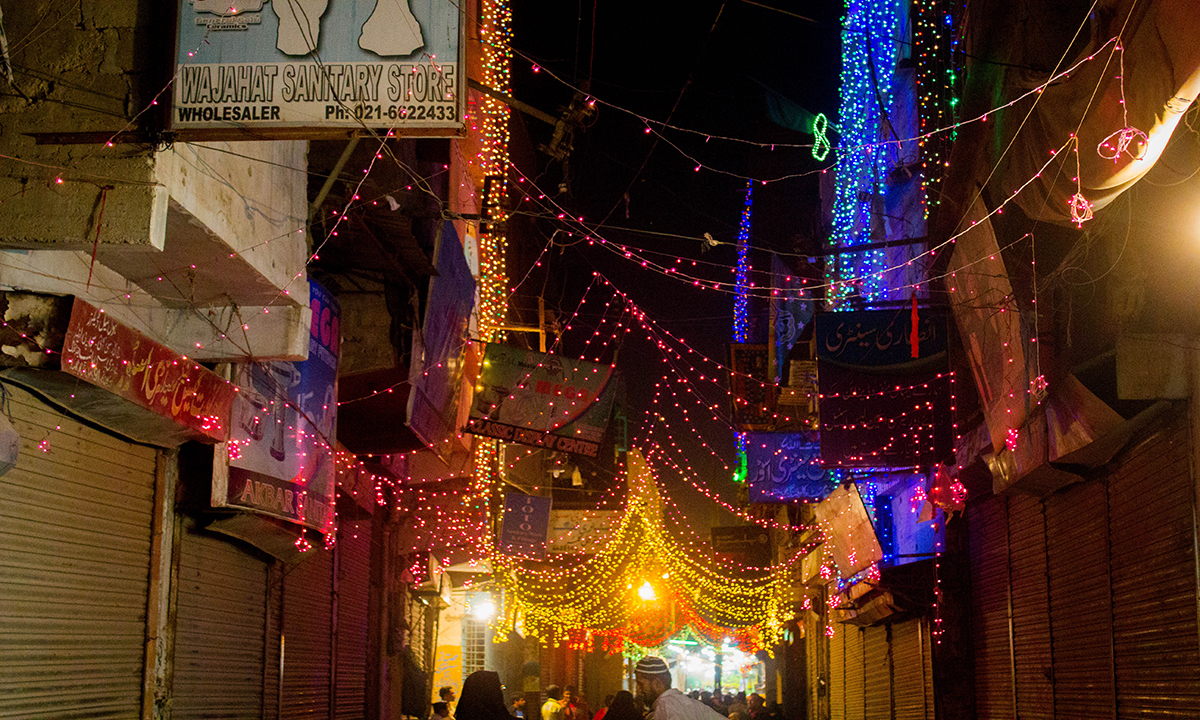 Buildings Adorned With Lighting To Mark Rabi Ul Awwal - 12 Rabi Ul Awal In Karachi - HD Wallpaper 