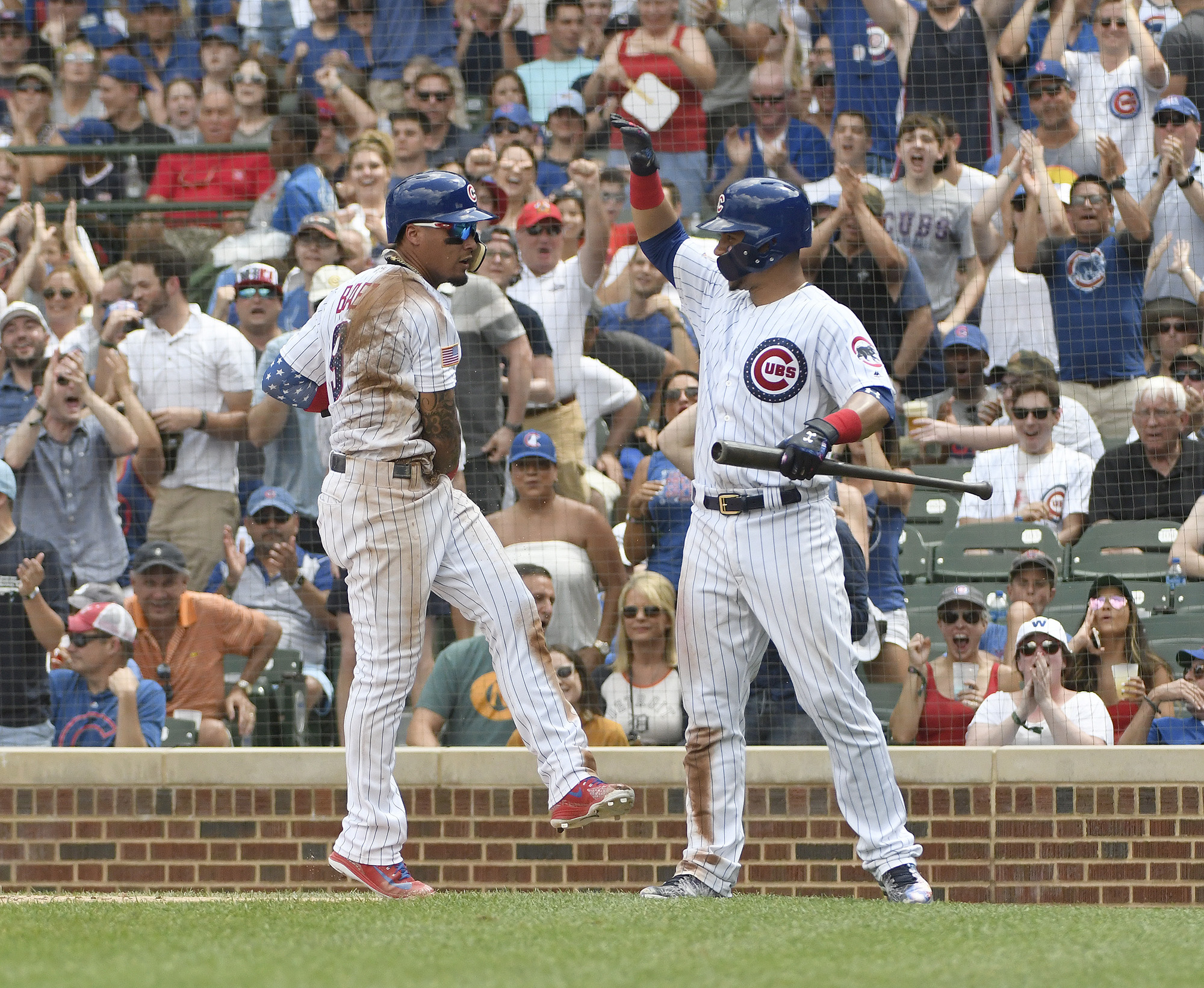 A Baseball Player Swinging A Bat At A Ball - Javy Baez Willson Contreras - HD Wallpaper 