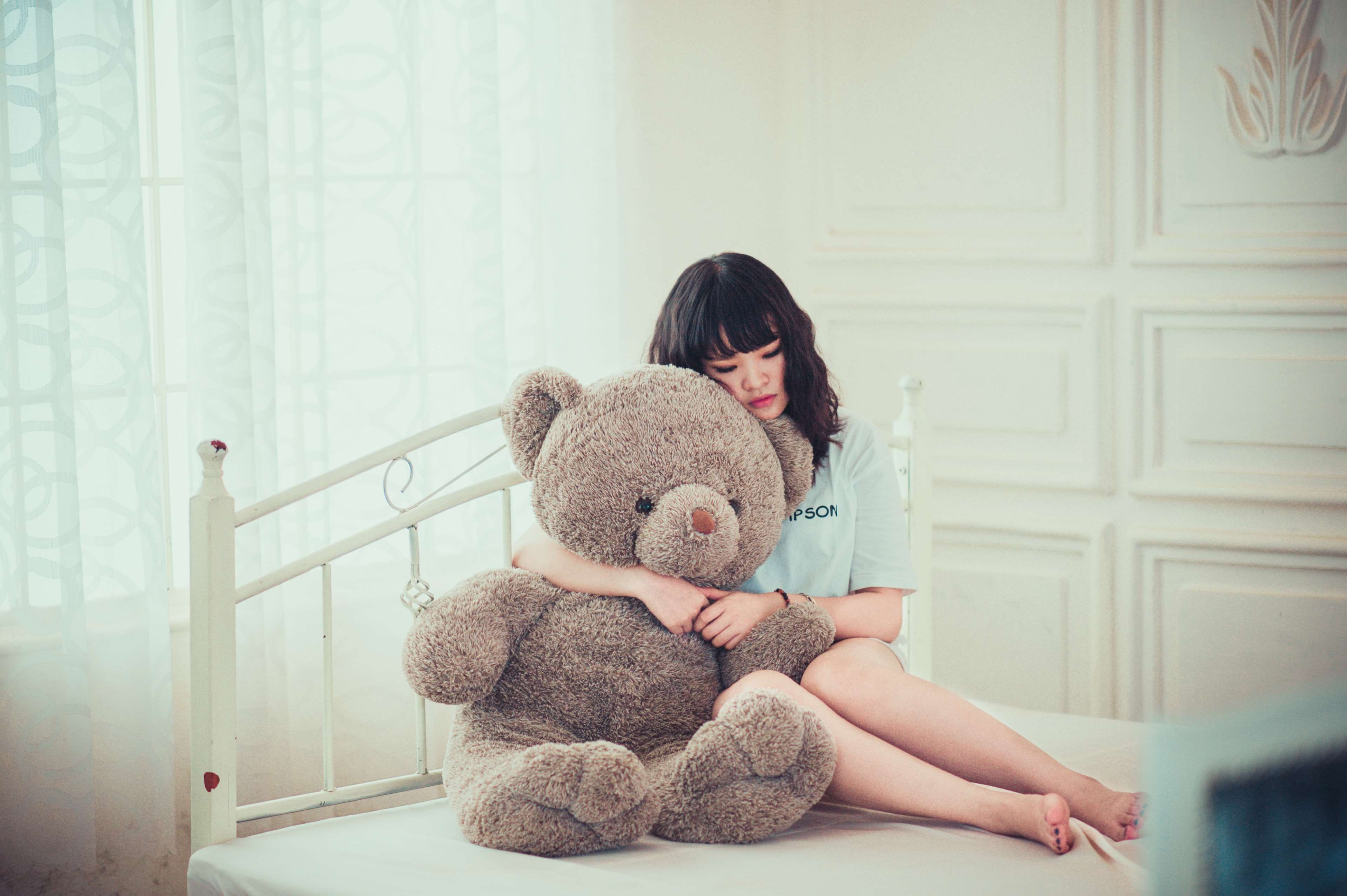 Sad Teddy Bear Hd Wallpaper - HD Wallpaper 