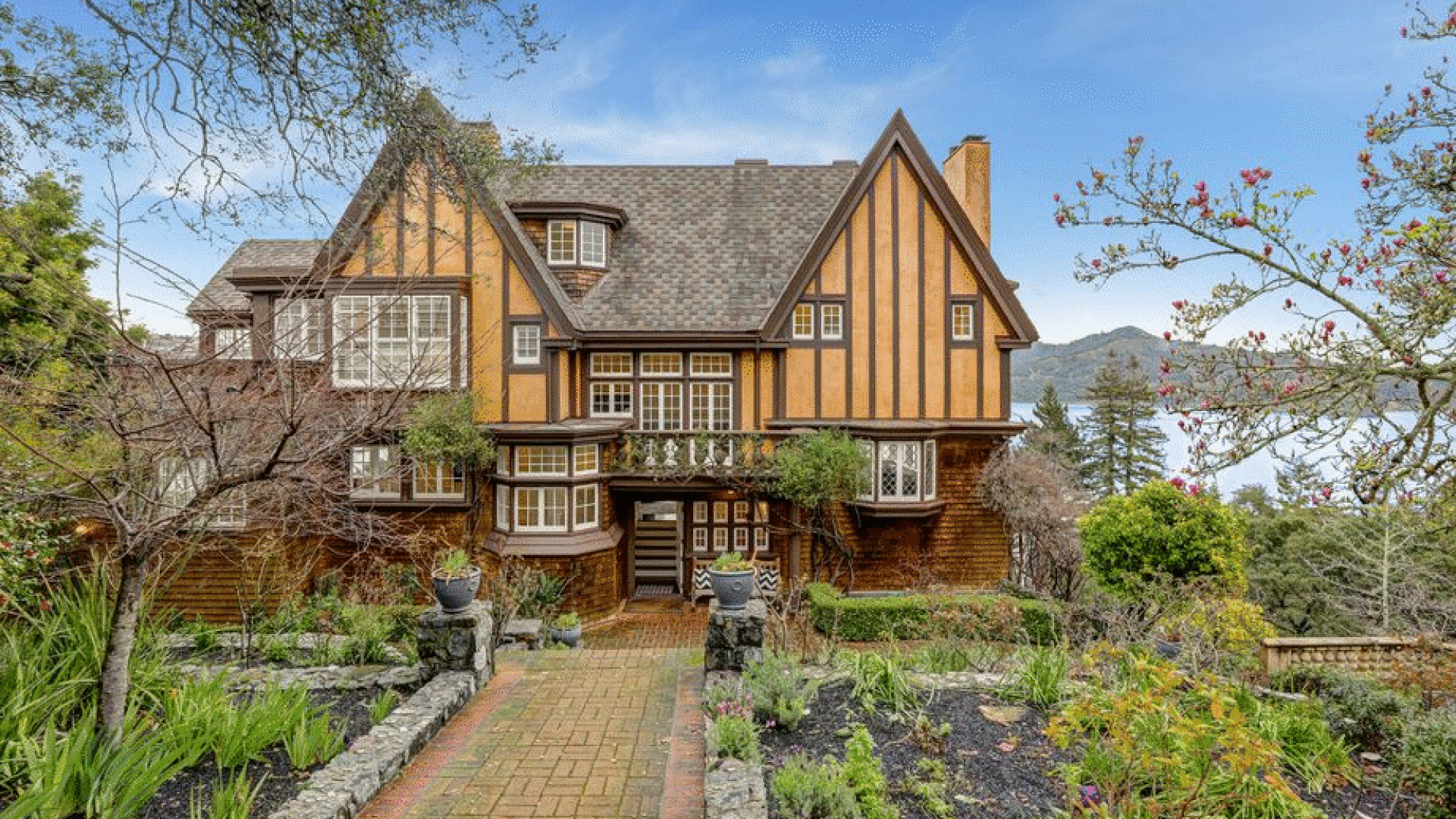 A Large Brick Building With Grass In Front Of A House - Most Beautiful Houses - HD Wallpaper 