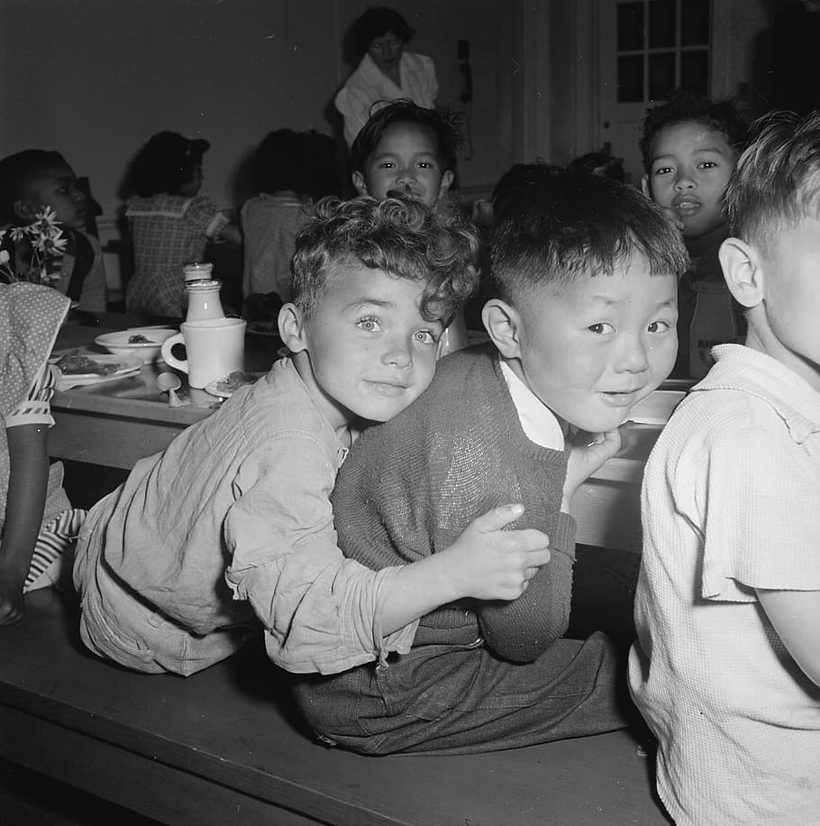 Grayscale Photo Of Children On Dining Set, 1920s, Boys, - Japanese And American Friend - HD Wallpaper 