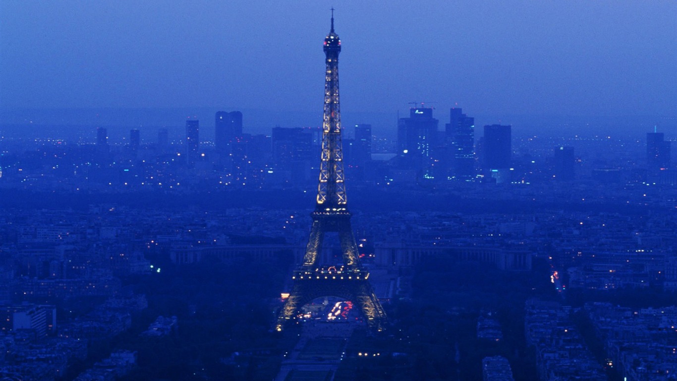 Paris-the Eiffel Tower By Night Wallpaper2011 - Tower - HD Wallpaper 