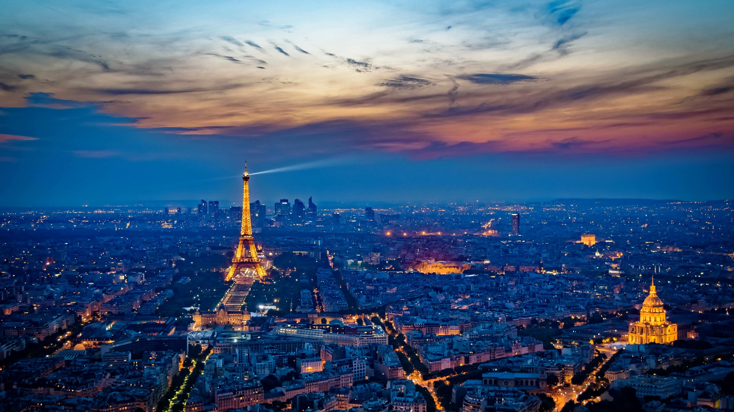 Eiffel Tower At Night Wallpaper - HD Wallpaper 