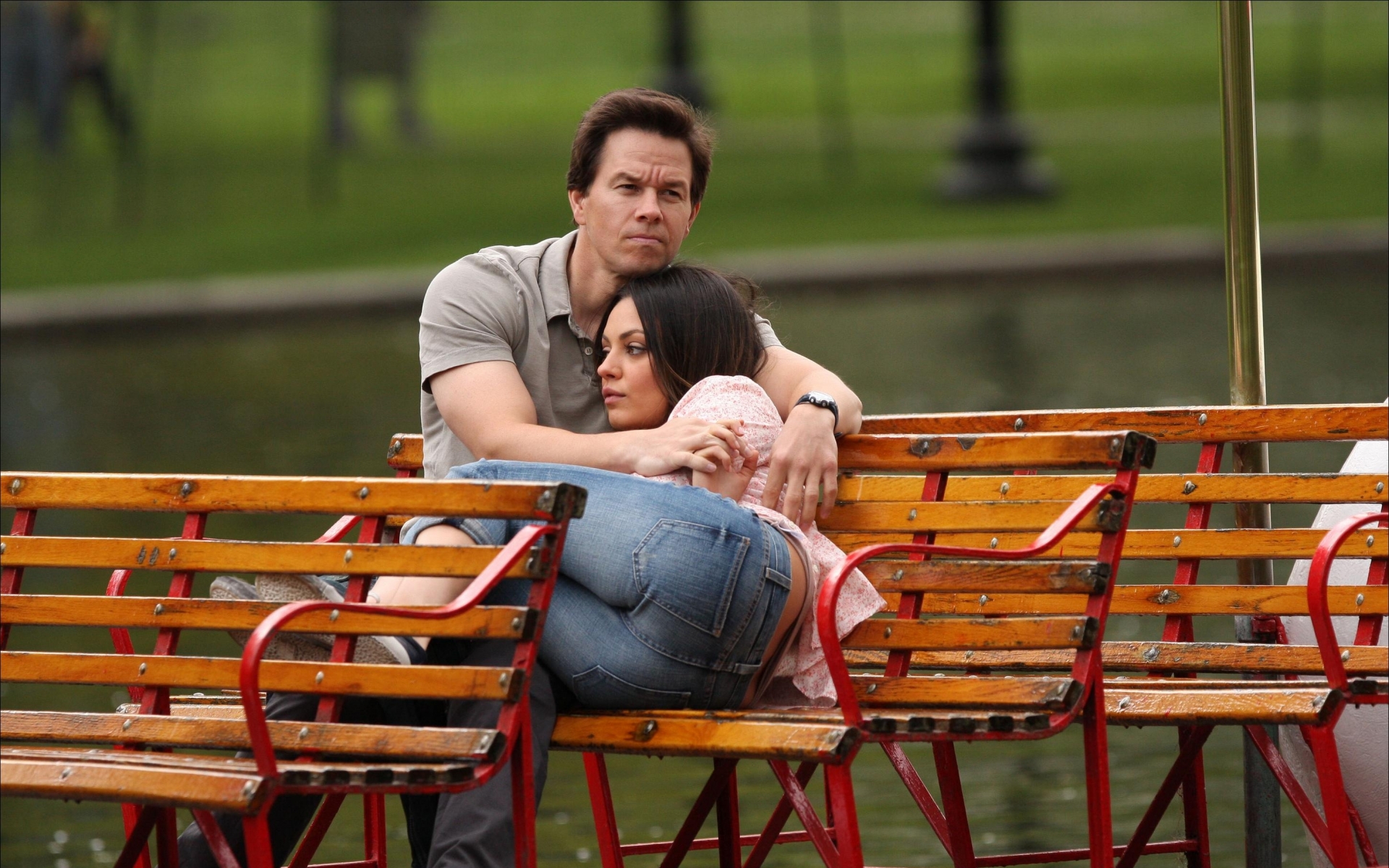Mark Wahlberg Mila Kunis Ted - HD Wallpaper 