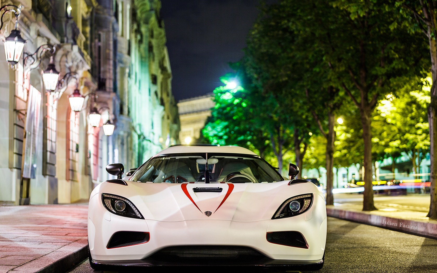 Koenigsegg Agera R Street Night Photo - HD Wallpaper 