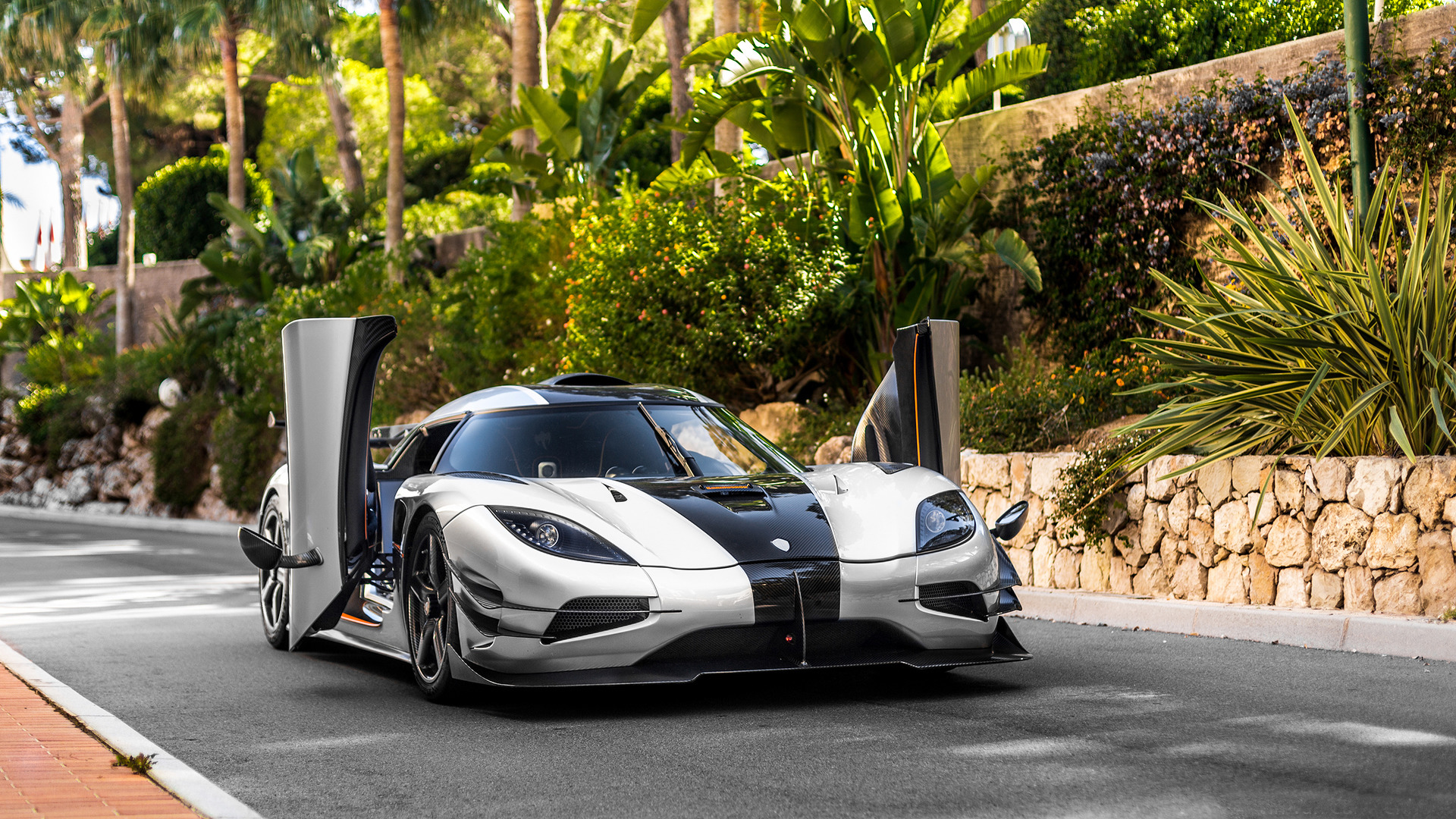 Koenigsegg Agera R In Street - HD Wallpaper 