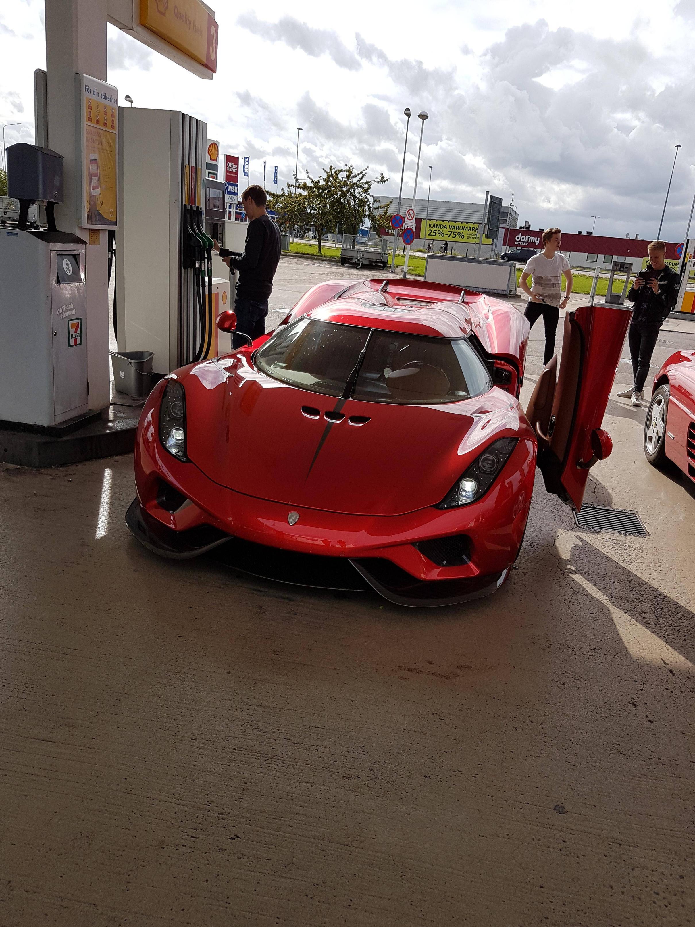 Koenigsegg Regera Wallpaper Iphone - HD Wallpaper 