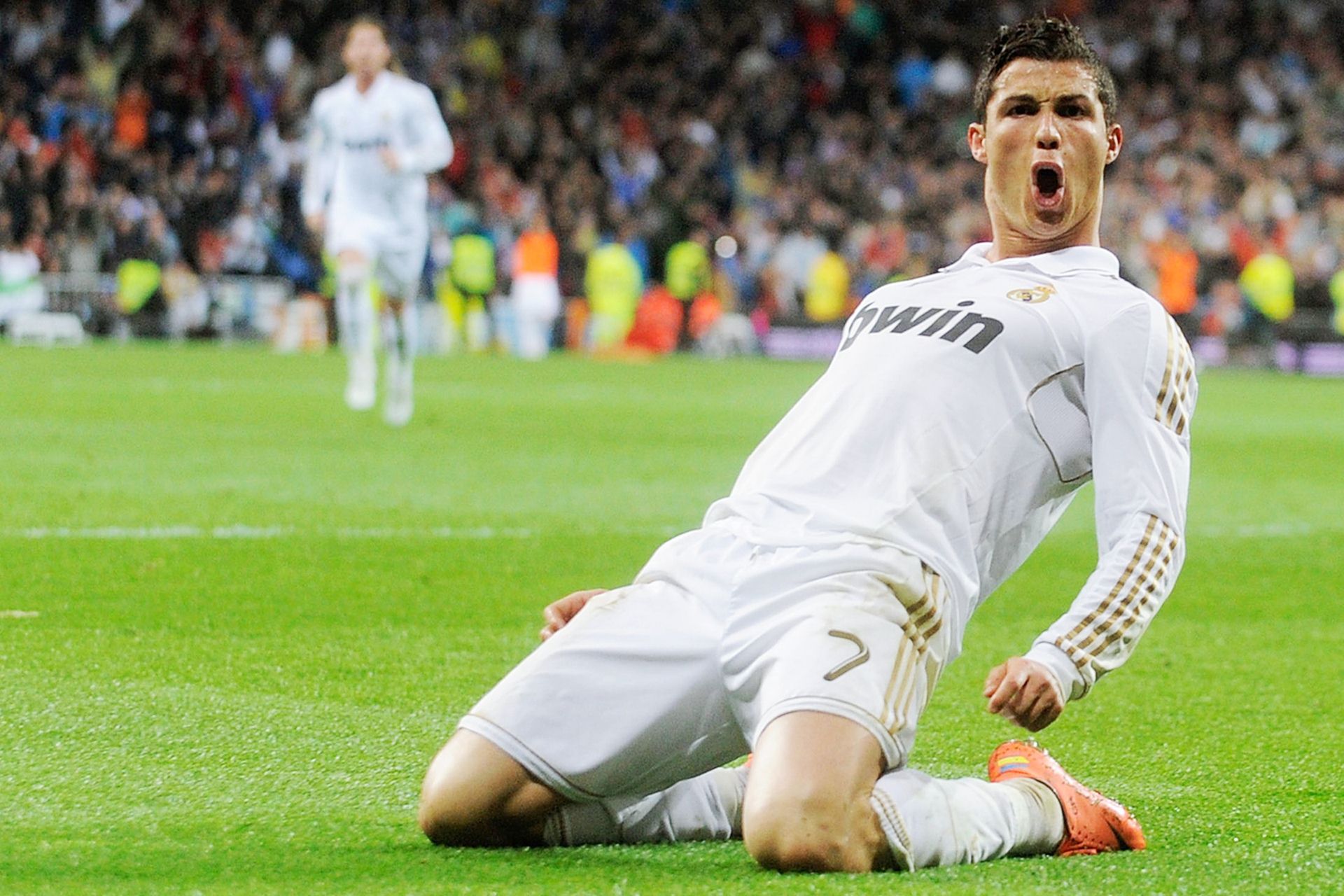 Cristiano Ronaldo Scores A Goal - HD Wallpaper 