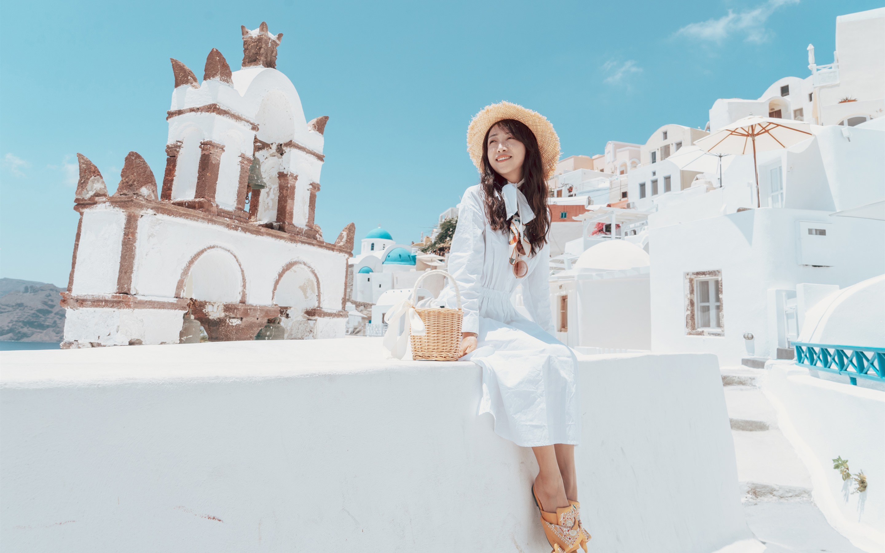 Wallpaper Happy Chinese Girl, Santorini, Greece - Santorini - HD Wallpaper 