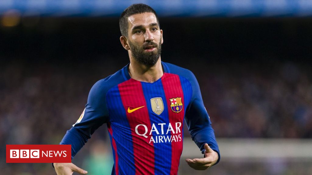 Arda Turan On The Pitch During A Barcelona Game - Arda Turan - HD Wallpaper 