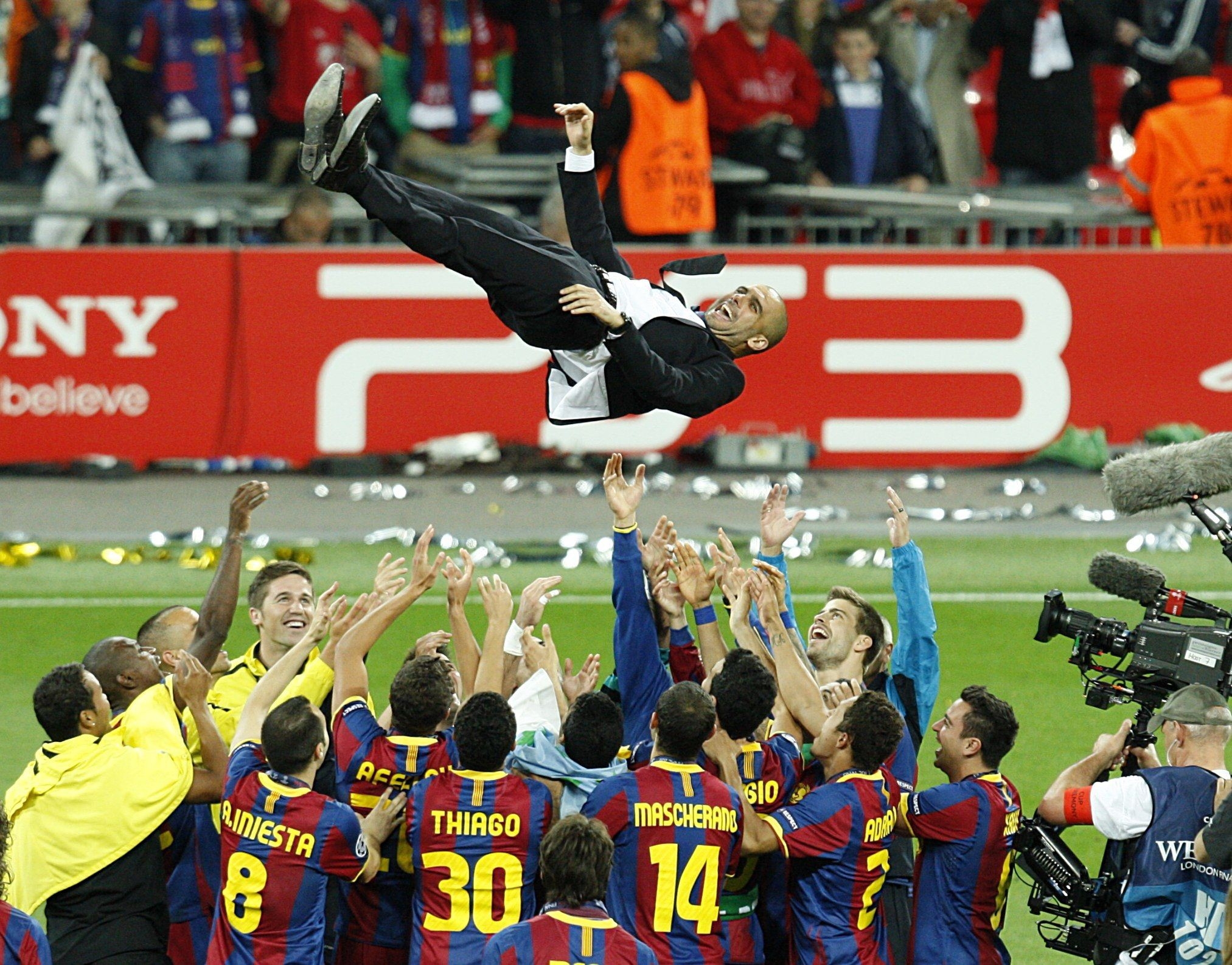 Soccer Fc Barcelona Champions League Wembley Andres - Barcelona Guardiola Wallpaper Hd - HD Wallpaper 