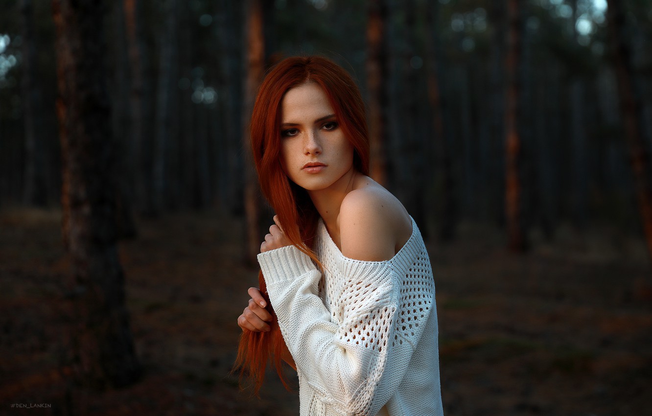 Photo Wallpaper Forest, Look, Girl, Red, Redhead, Shoulder, - Girl - HD Wallpaper 
