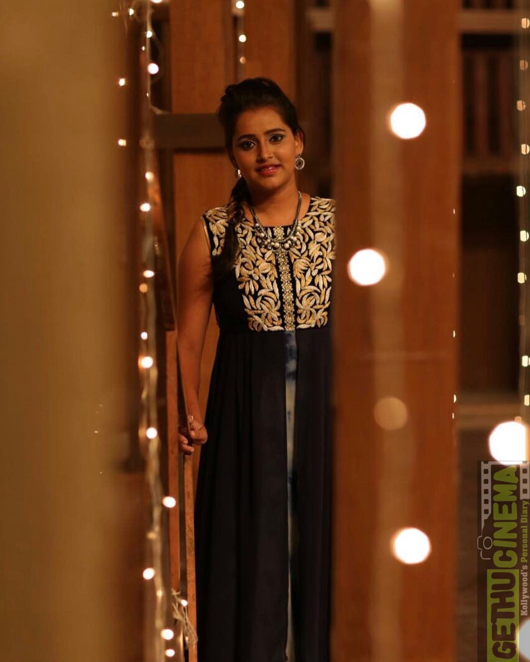 Jacqueline Fernandas - Vijay Tv Jacqueline Hd - HD Wallpaper 