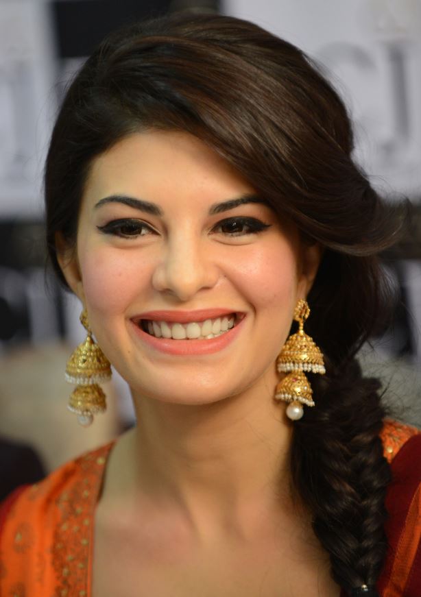 Beautiful Jacqueline Fernandez - HD Wallpaper 