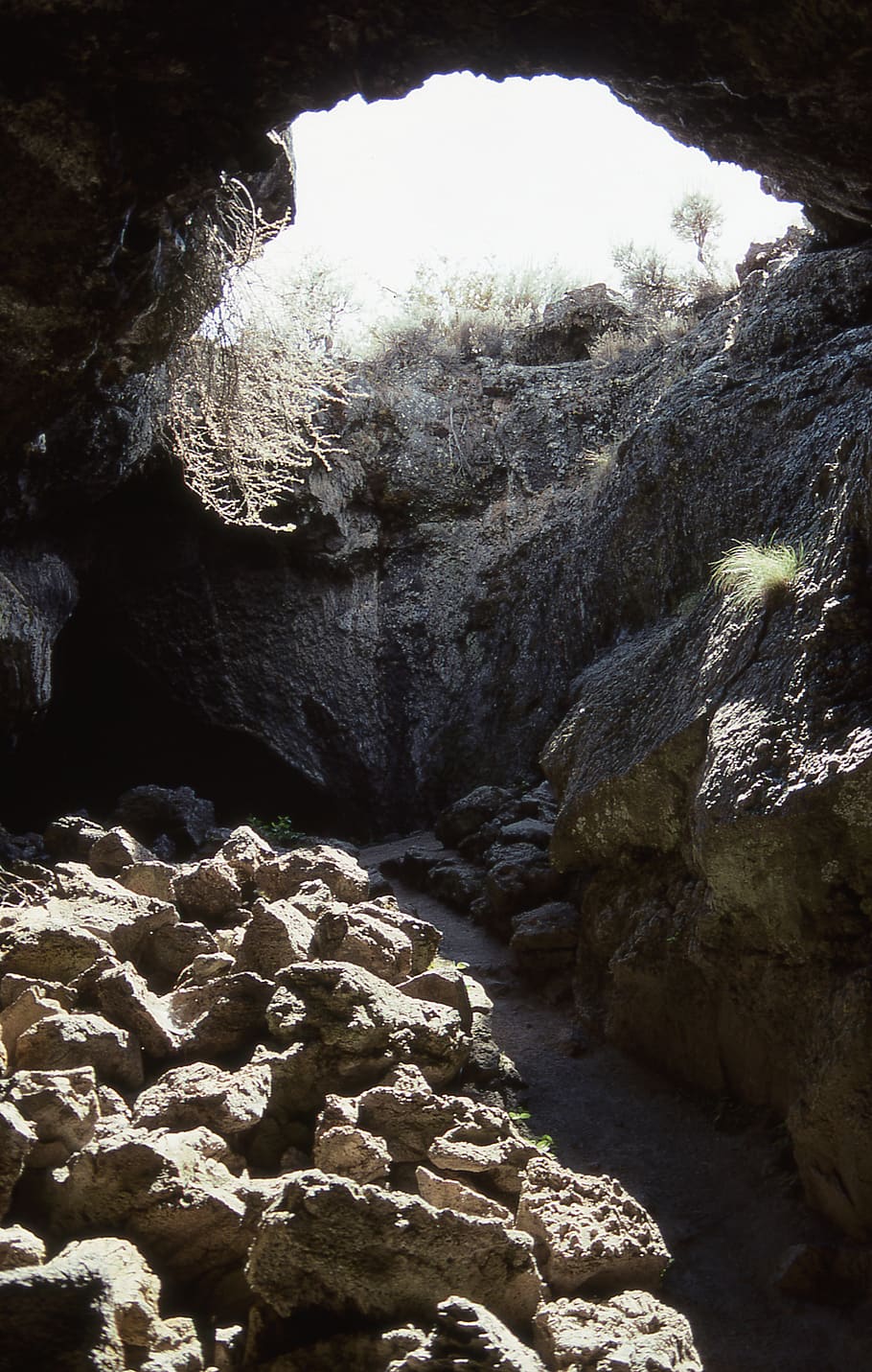 United States, Tulelake, Lava Beds National Monument - Igneous Rock - HD Wallpaper 