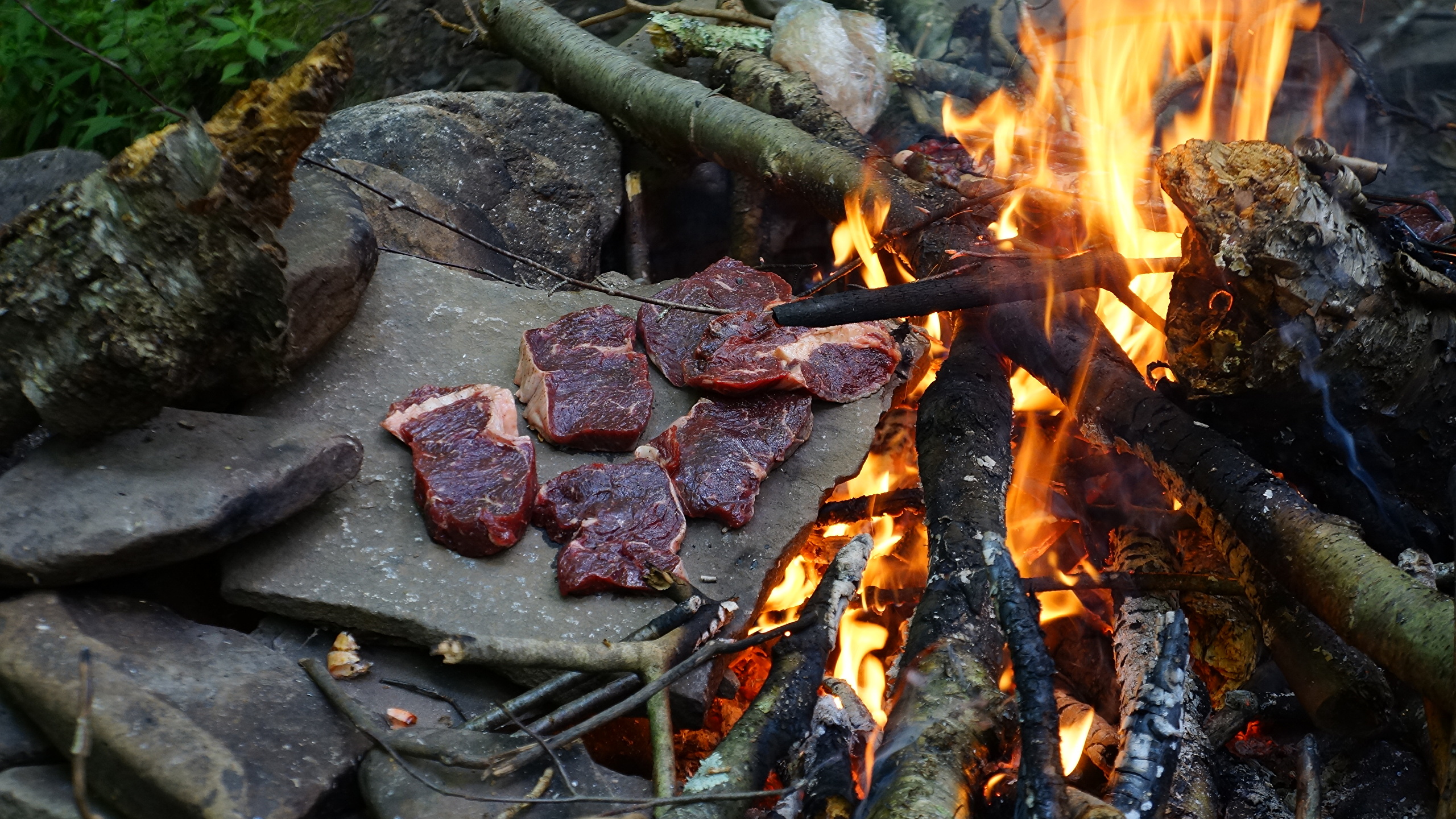 Meat In Fire Stone - HD Wallpaper 