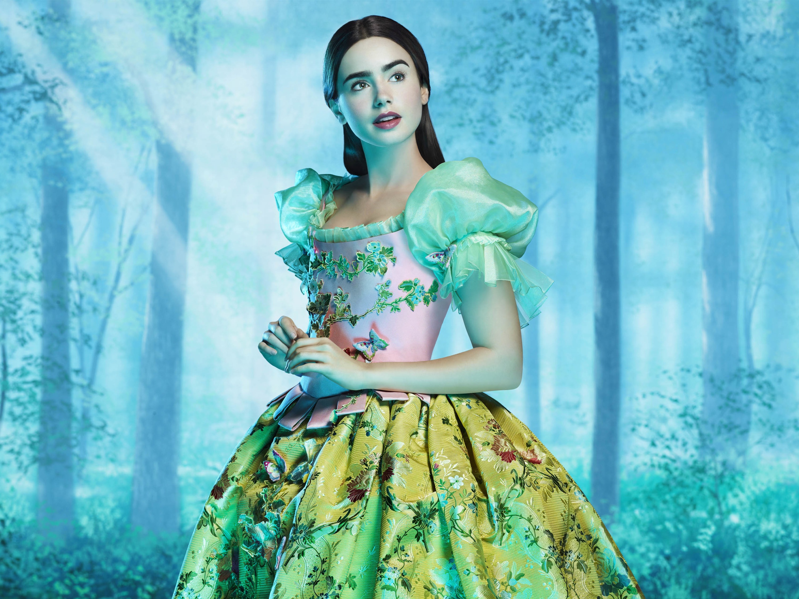 Wallpaper Lily Collins In The Brothers Grimm - فيلم Mirror Mirror مترجم - HD Wallpaper 