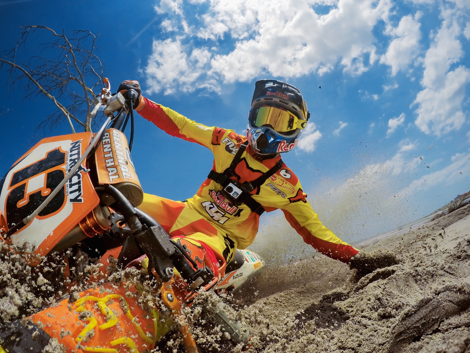 Gopro And Red Bull Form Exclusive Global Partnership - Gopro And Red Bull - HD Wallpaper 