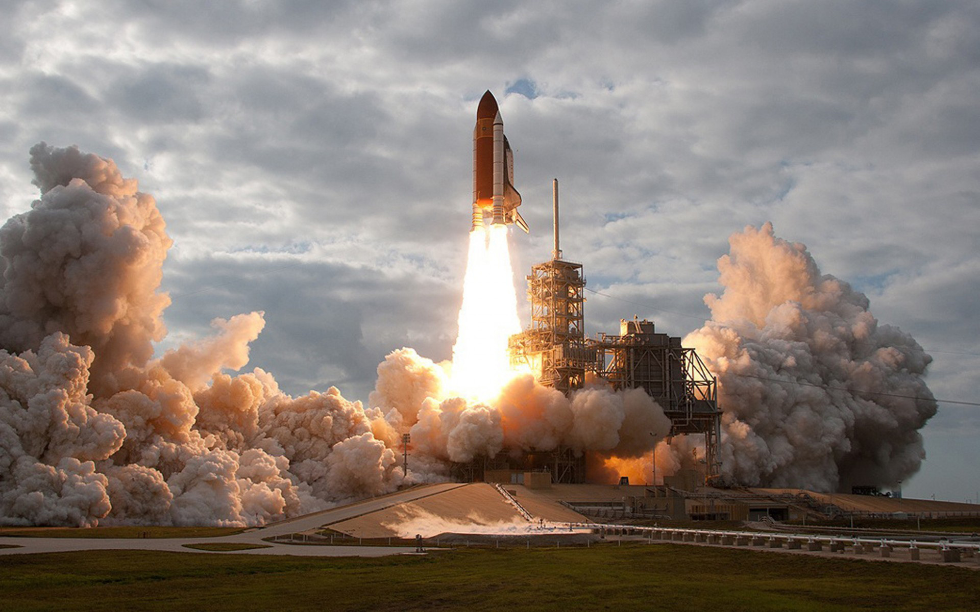 Spacial Bus - HD Wallpaper 