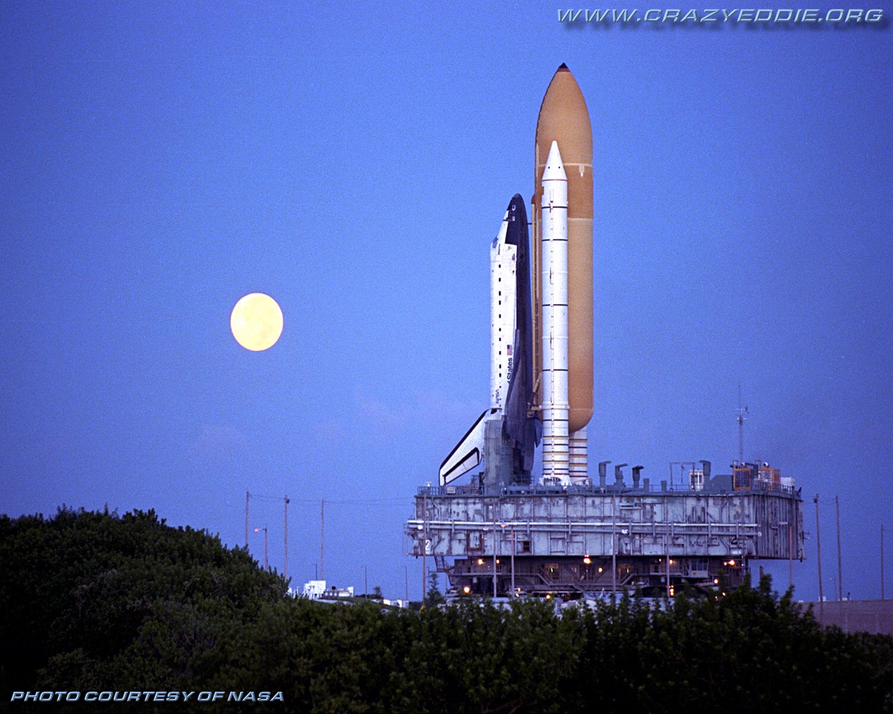 Space Shuttle Launch Moon - HD Wallpaper 