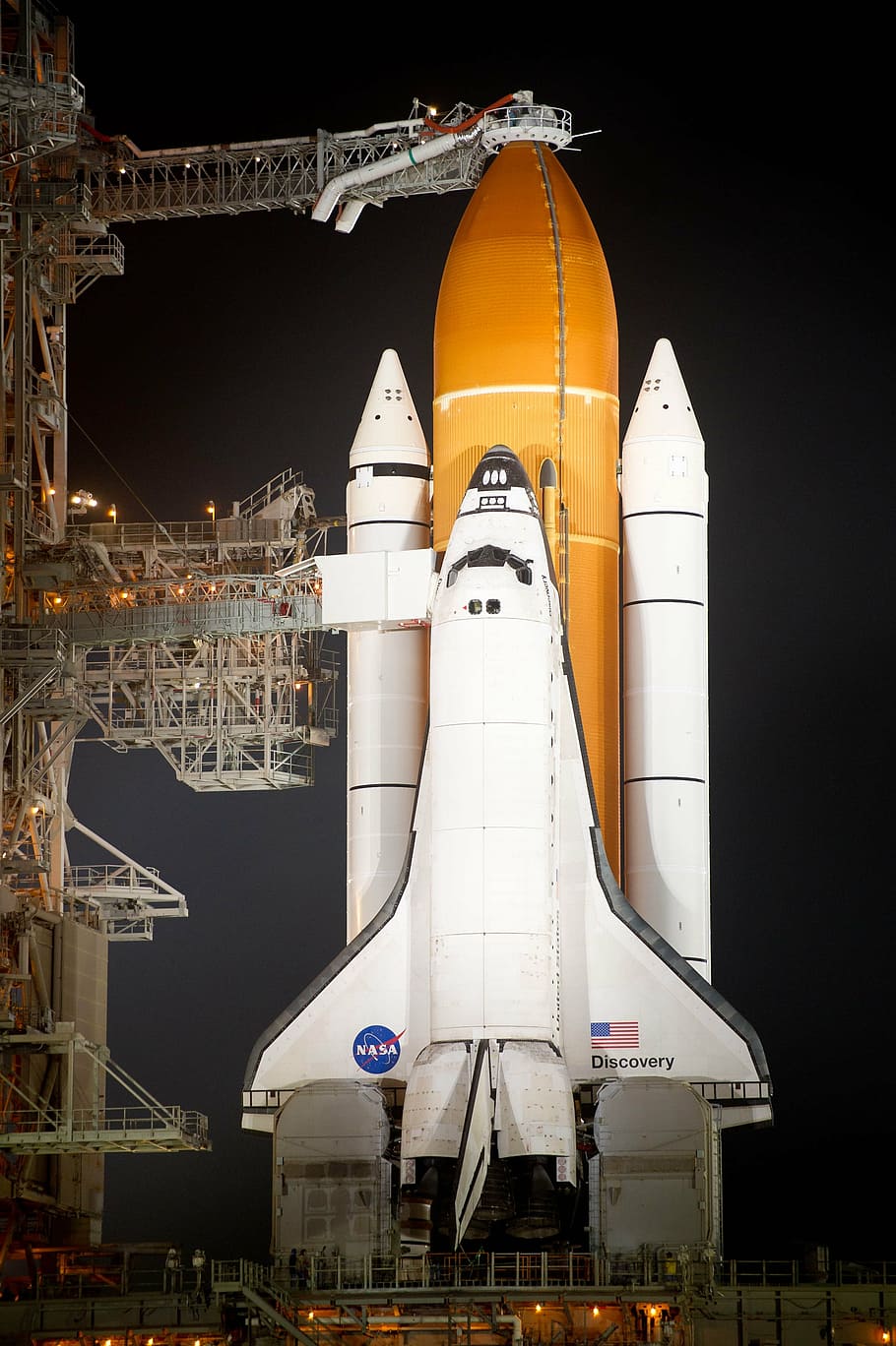 White And Orange Nasa Discovery Space Shuttle During - Space Shuttle Program - HD Wallpaper 