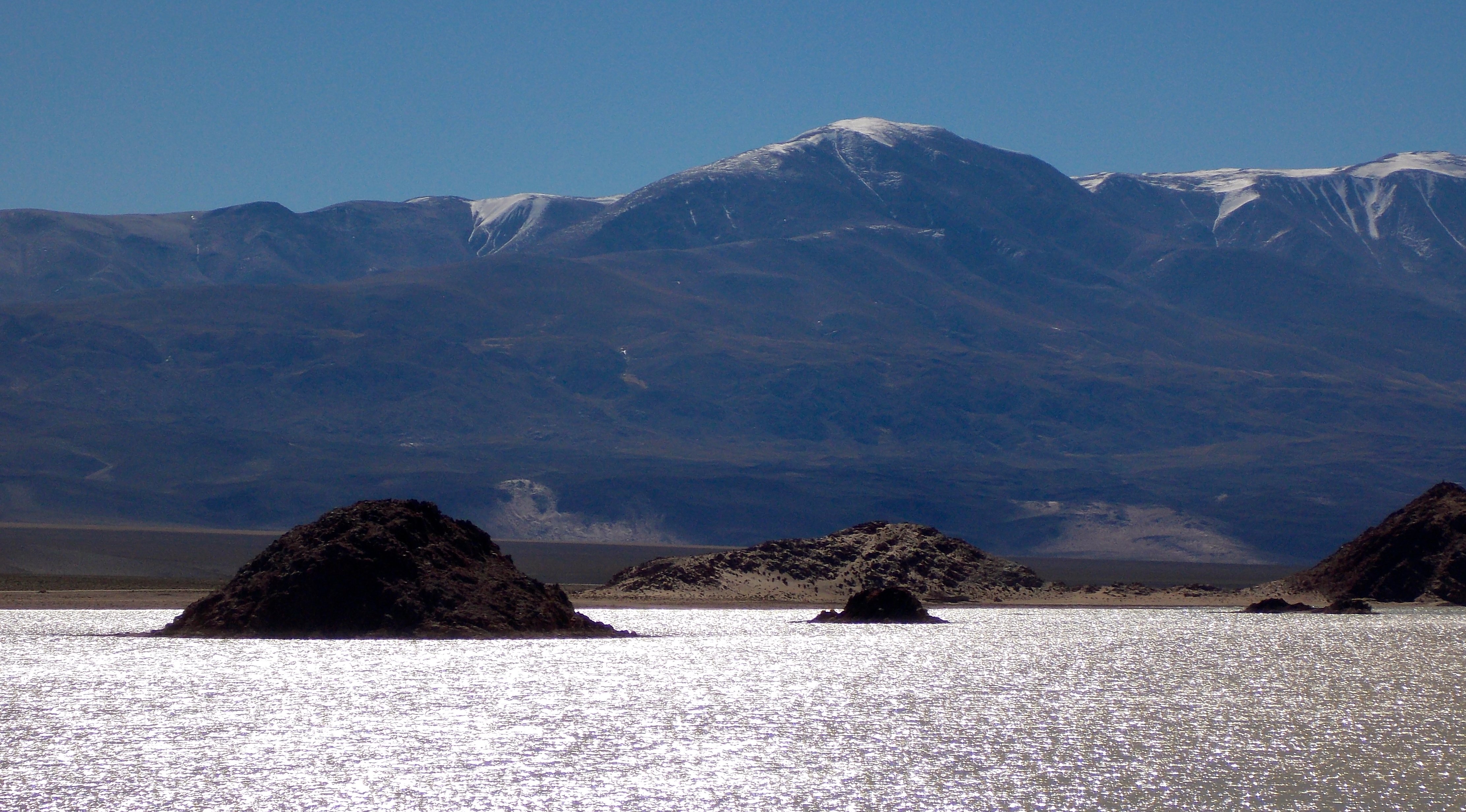 The Salt Flats Of Salar De Arizaro Argentina - Islet - HD Wallpaper 