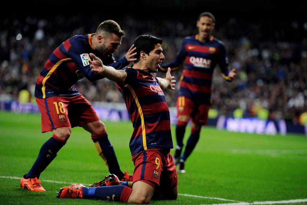 Luis Suarez Celebrates With Jordi Alba After Scoring - 4 0 Barcelona Vs Real Madrid - HD Wallpaper 