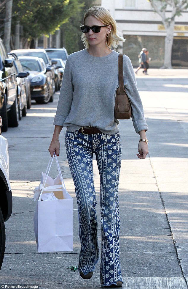 January Jones Donned Trousers That Looked Like Vintage - January Jones Street Style - HD Wallpaper 
