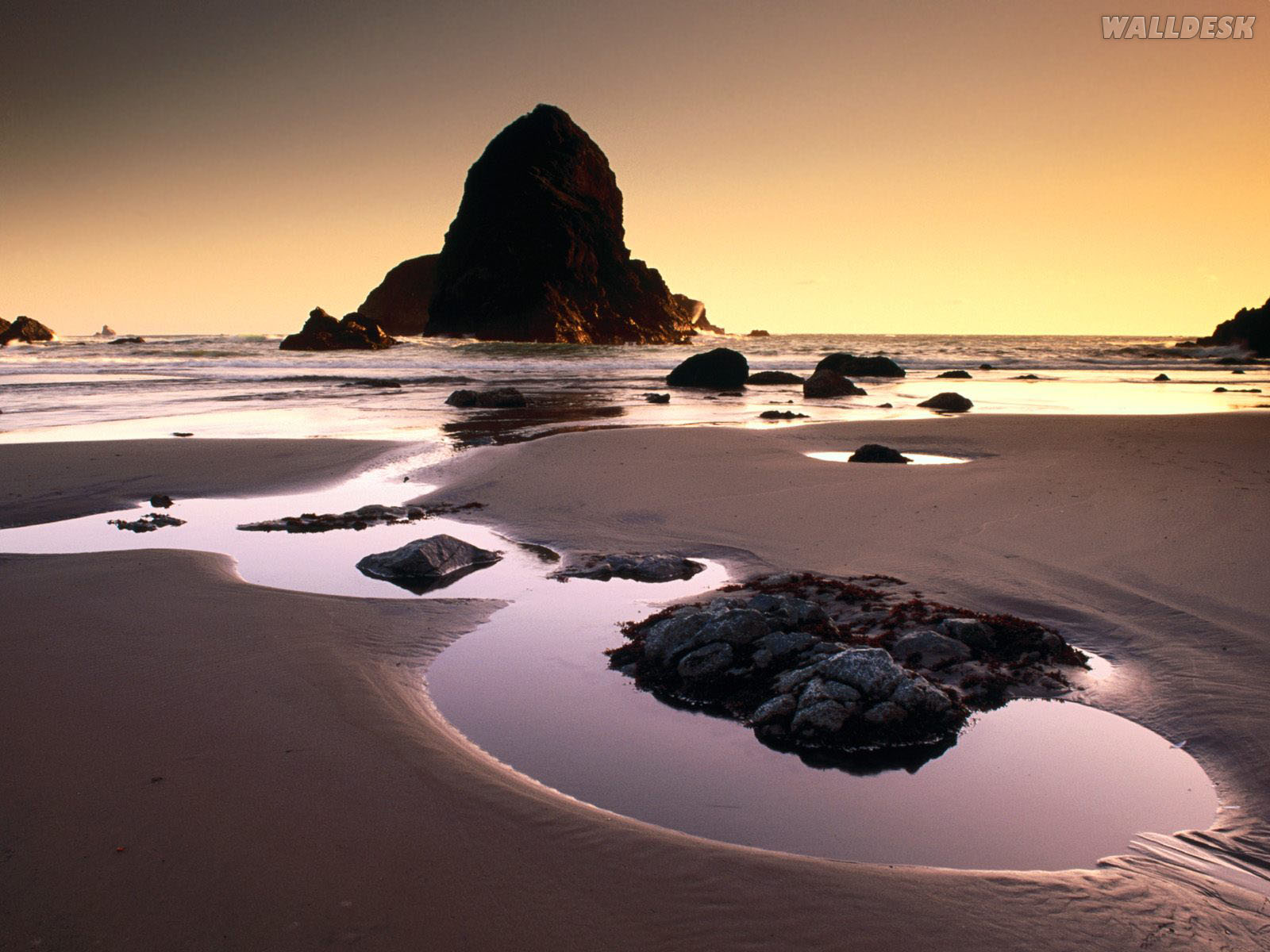 Pôr Do Sol Na Praia Wallpaper - Desktop Of Black Sand Beach - HD Wallpaper 