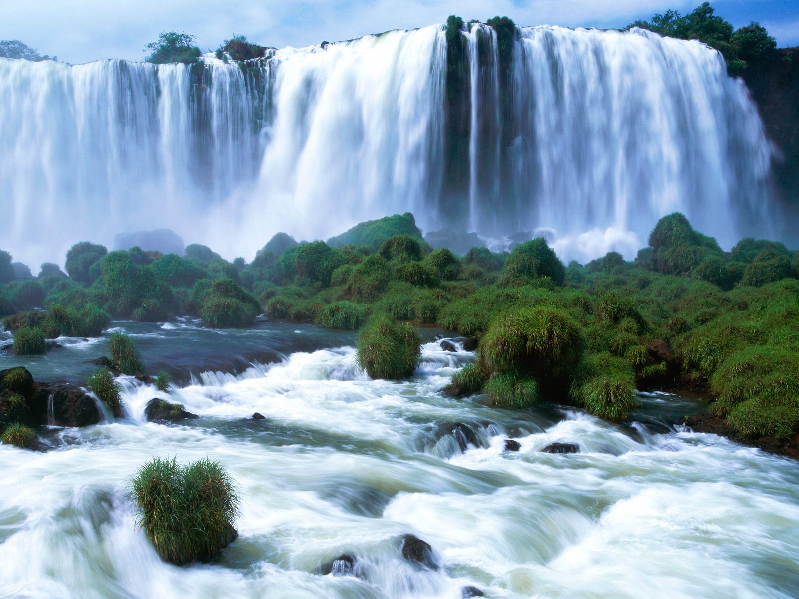 Blurred Waterfalls - Nice Wallpaper Of Nature - HD Wallpaper 