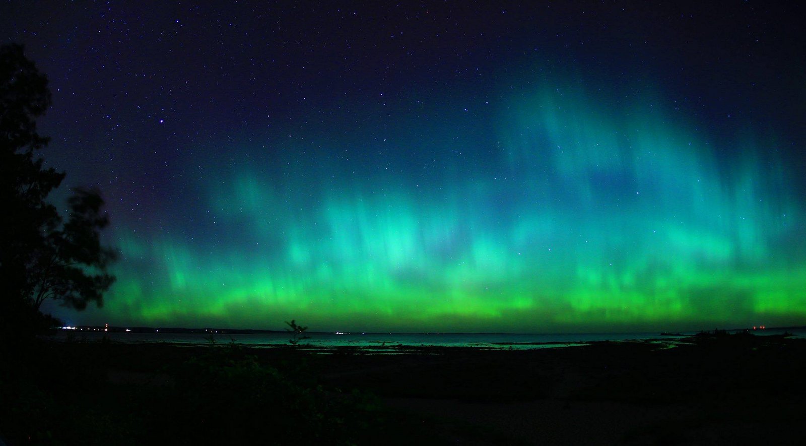 From Traverse City, Michigan By Eric Raymond - Aurora In Michigan - HD Wallpaper 