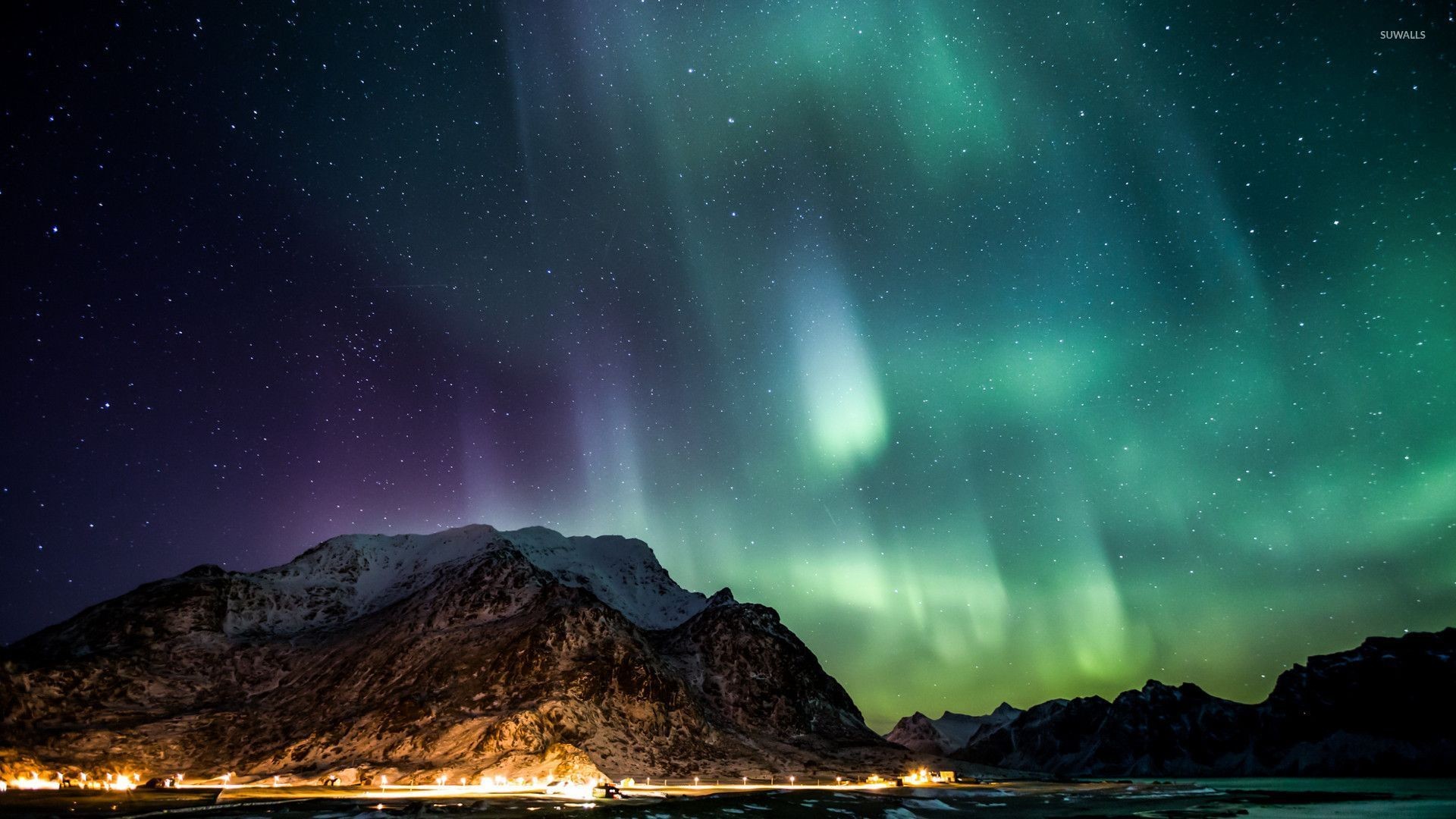 Northern Lights Over Lofoten Island, Norway Wallpaper - Norway Wallpaper Northern Lights - HD Wallpaper 