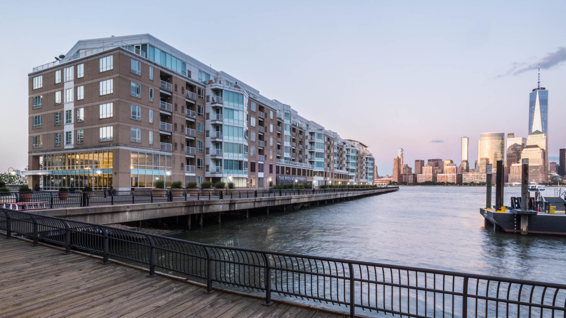 Pier Apartments Jersey City - HD Wallpaper 