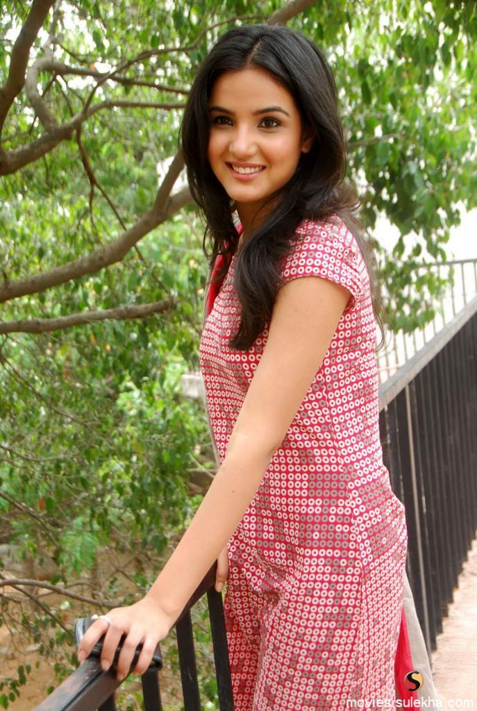Jasmin Bhasin 2009 - HD Wallpaper 
