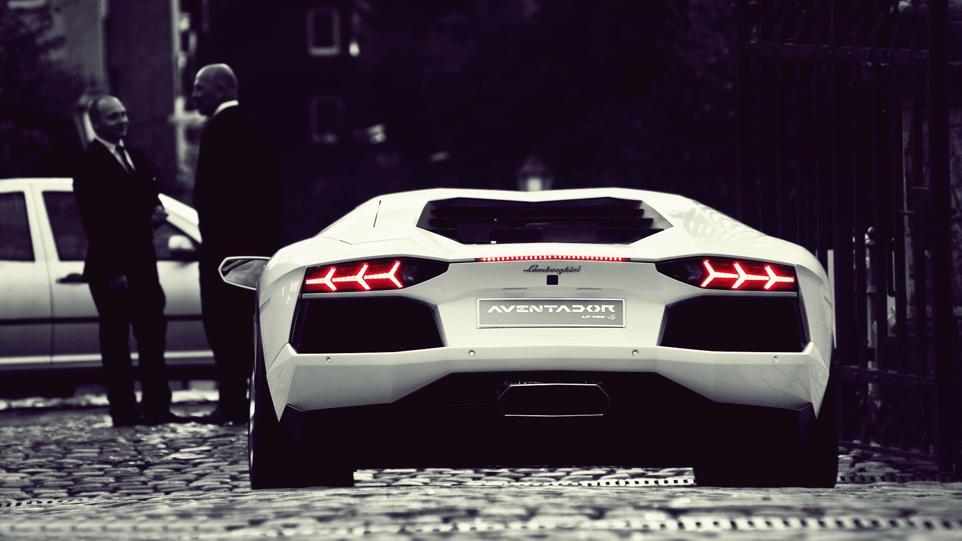 White Lamborghini Aventador Back - HD Wallpaper 
