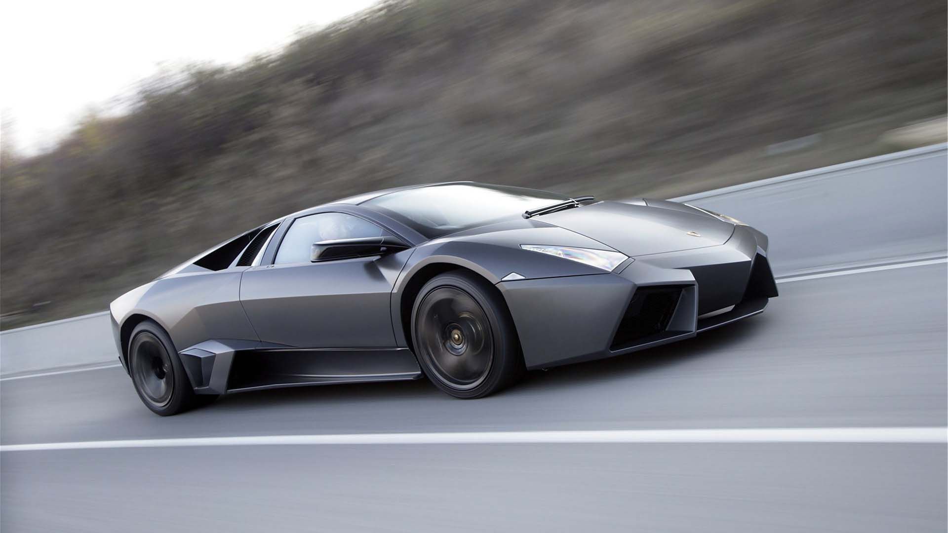 Lamborghini Reventon In Action Wallpaper - Lamborghini Reventón - HD Wallpaper 
