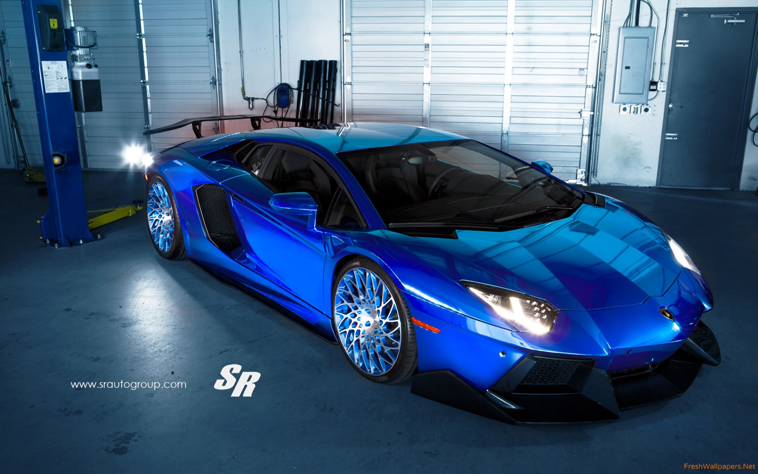 Royal Blue Electric Lamborghini - HD Wallpaper 