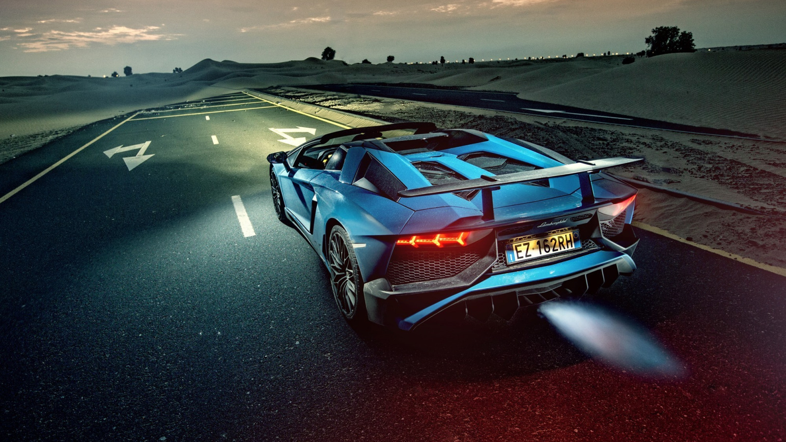 Lamborghini Aventador Sv Roadster Flames - HD Wallpaper 