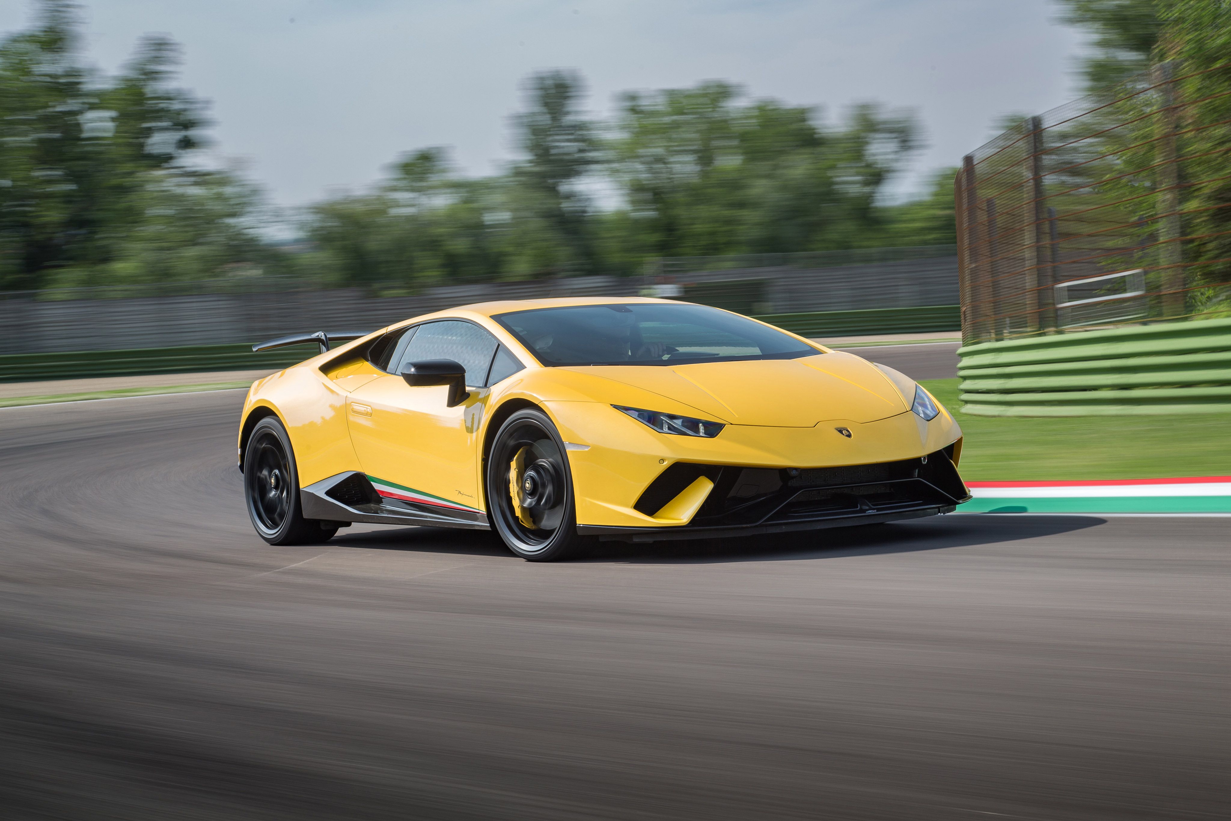 Lamborghini Huracan Performante Wallpaper 4k - HD Wallpaper 