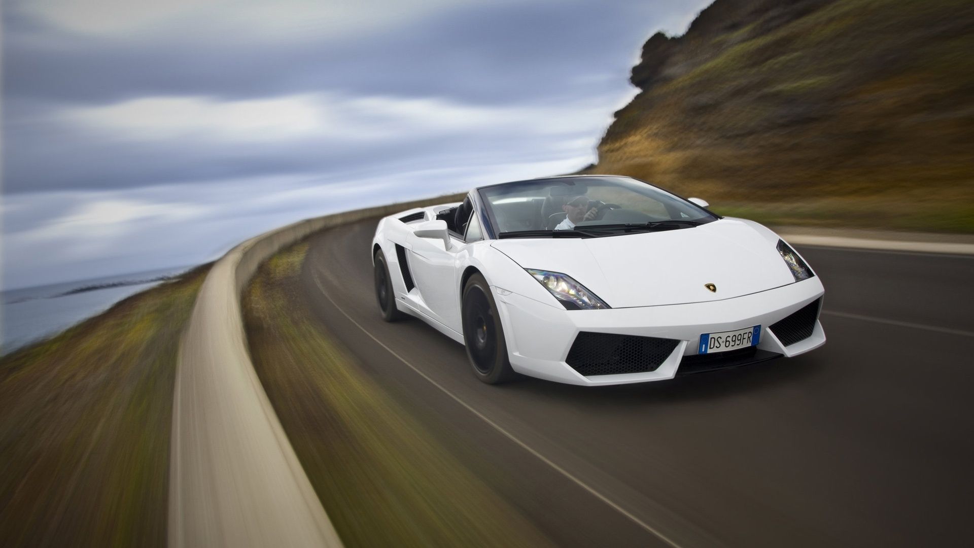 White Lamborghini Gallardo - HD Wallpaper 