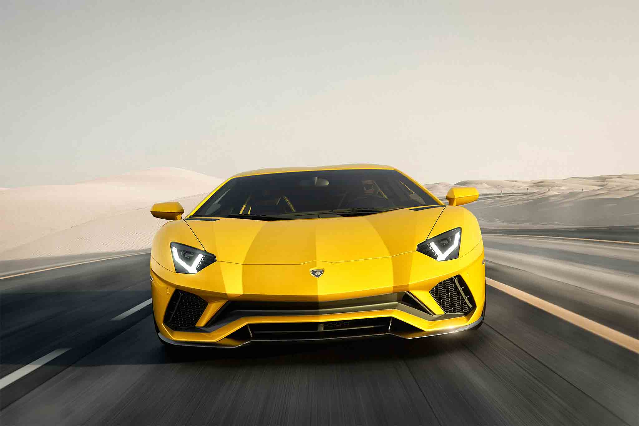 Lamborghini Aventador S Front View In Motion 03 - Lamborghini Aventador S Coupe - HD Wallpaper 