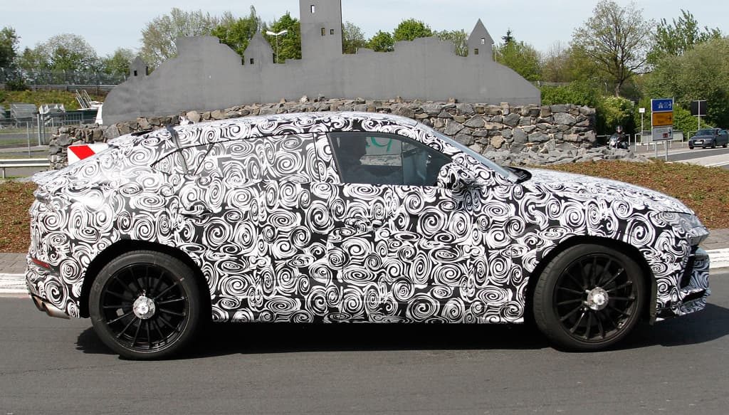 2019 Lamborghini Urus Spy Shot Side View Hd Wallpaper - Lamborghini Urus From Side View - HD Wallpaper 