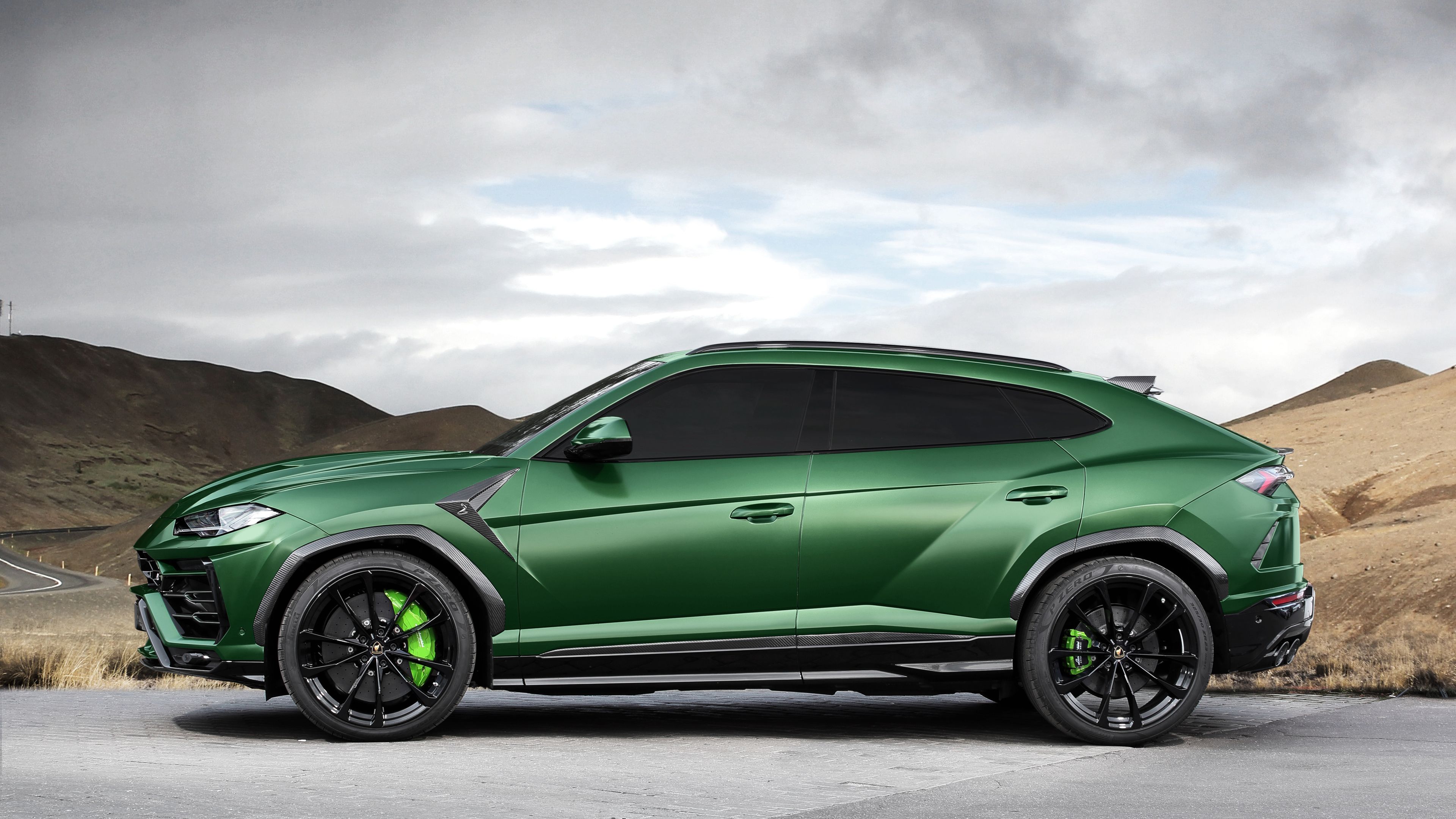 Urus Lamborghini Wallpaper Hd Green - HD Wallpaper 