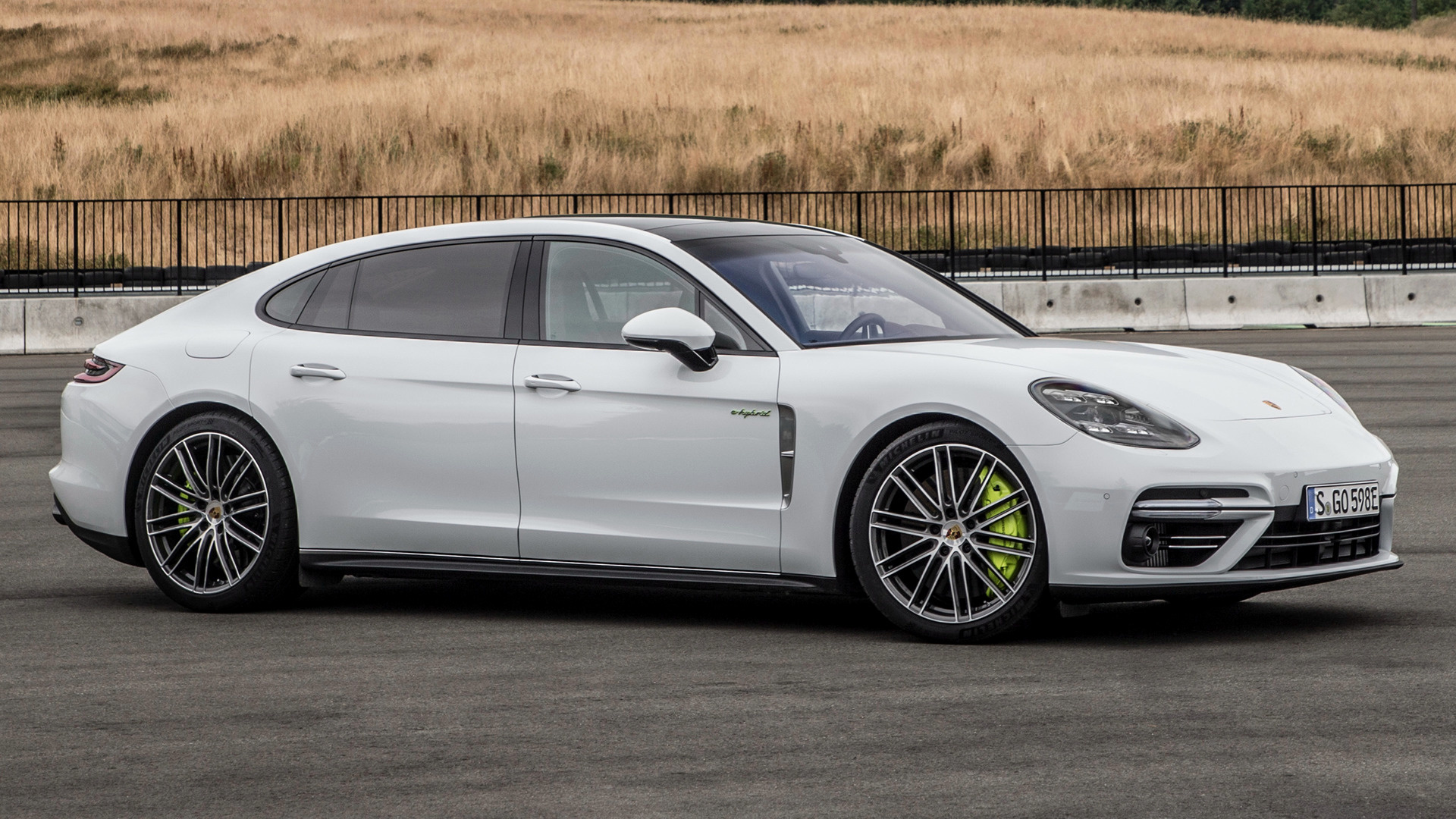 2019 Porsche Panamera Turbo - HD Wallpaper 