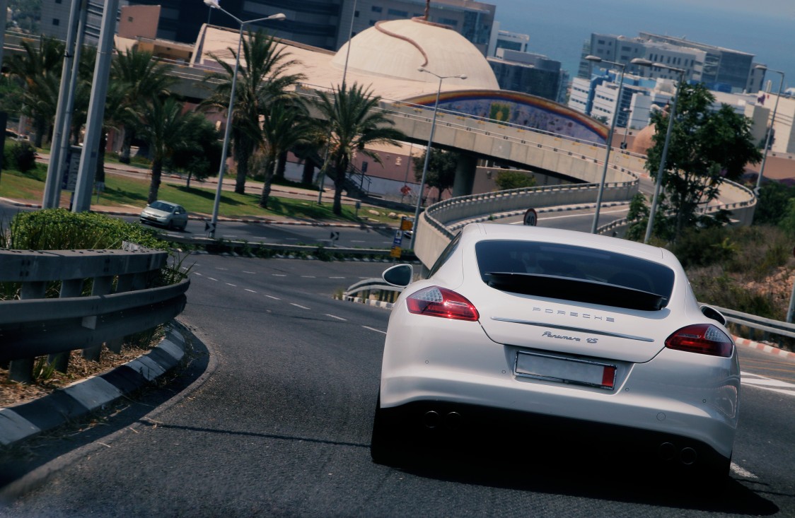 Porsche Panamera Wallpaper 4k - HD Wallpaper 