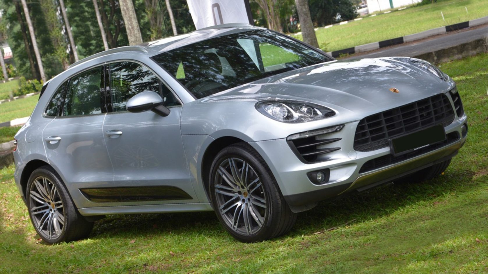 2019 Porsche Macan Top High Resolution Wallpaper - HD Wallpaper 