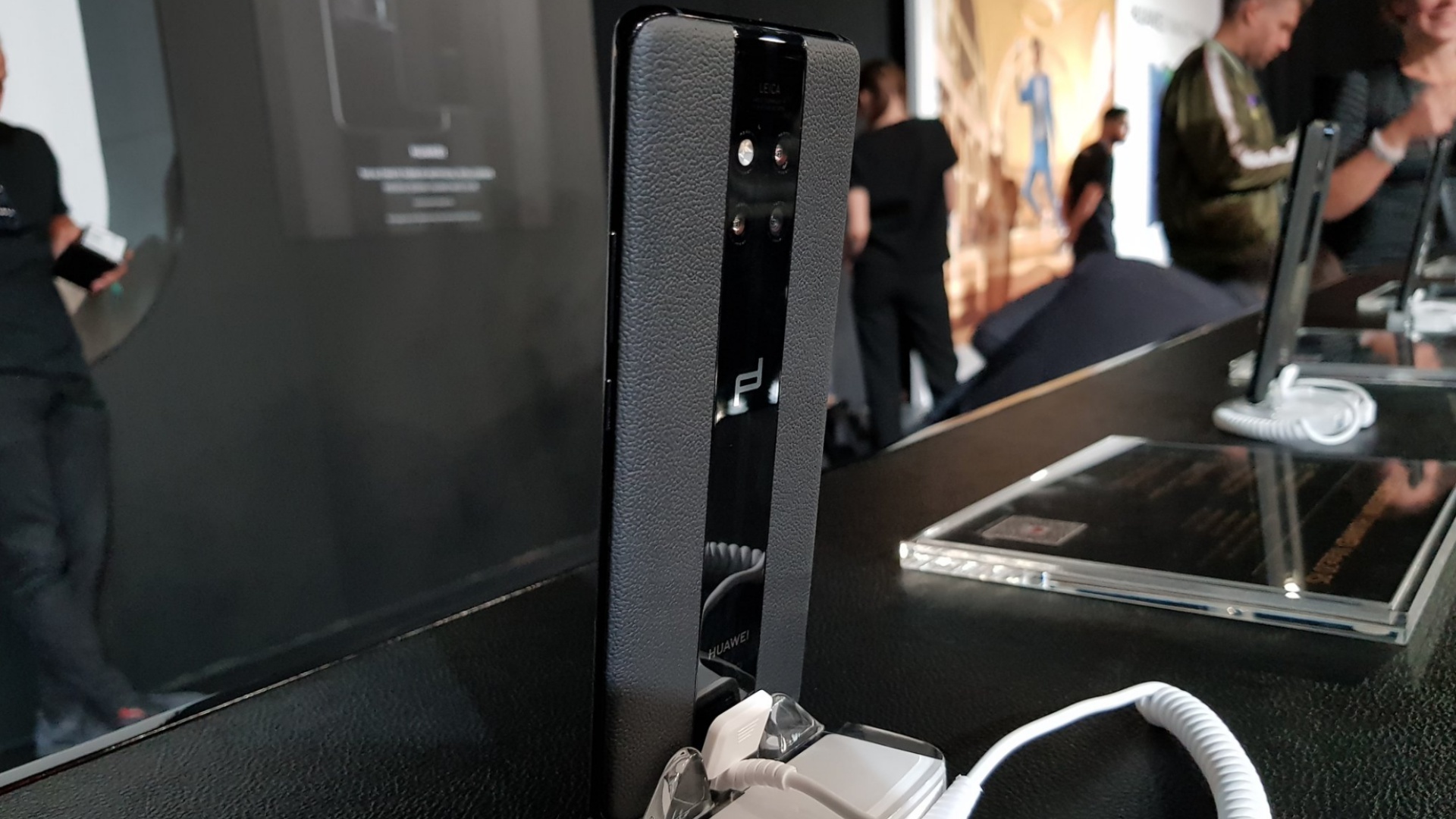 Luxury Vehicle - HD Wallpaper 