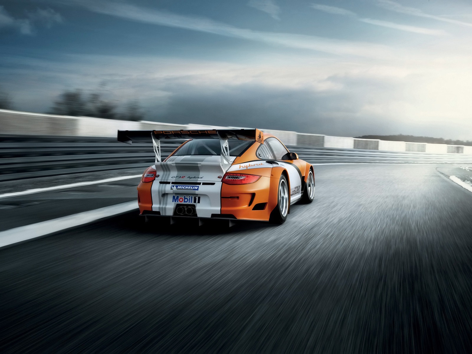 Car Race Track Wallpaper Hd - HD Wallpaper 