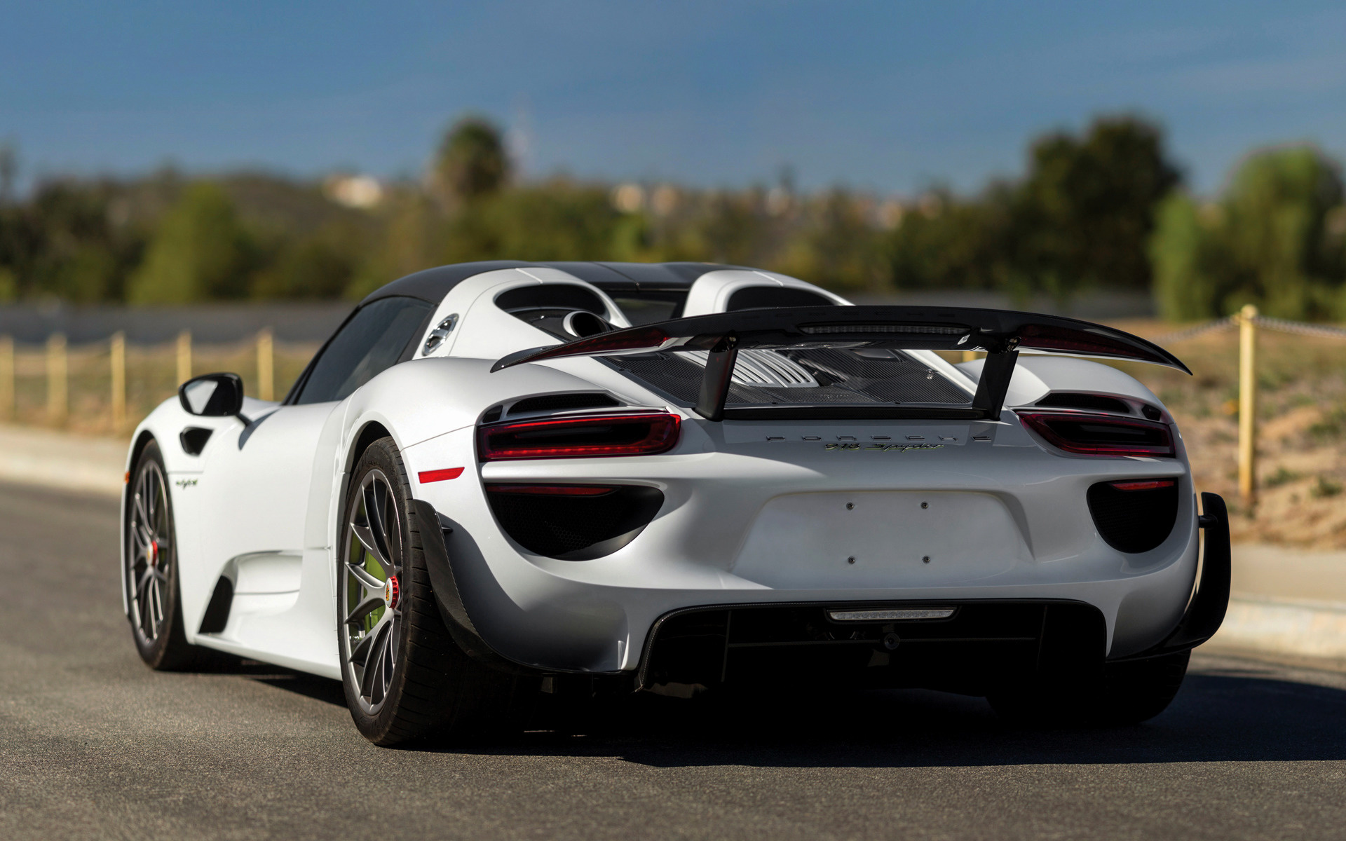 Sports Cars And Young People - HD Wallpaper 